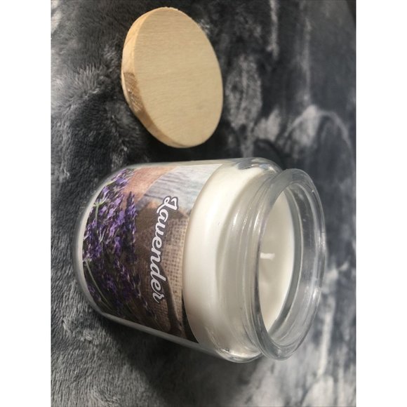 Hand Poured Candles Coconut Soy Blend Lavender Fragrance - Picture 4 of 4